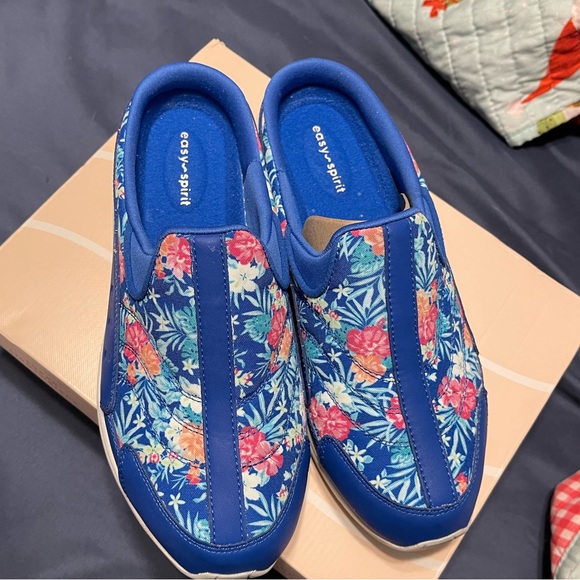 Easy Spirit TravelTime 500Slip on Shoes - Picture 6 of 10